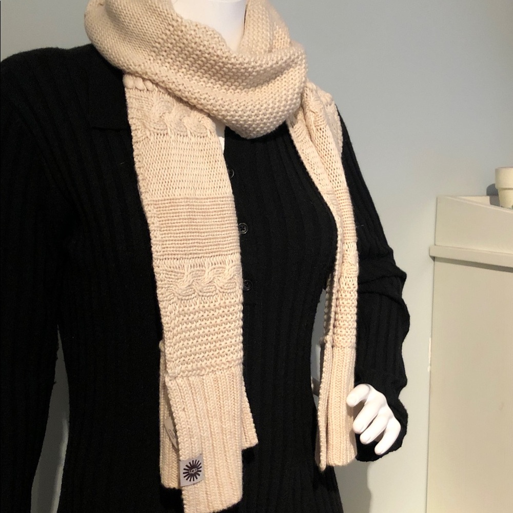Ugg Cable Scarf - Picture 3 of 3